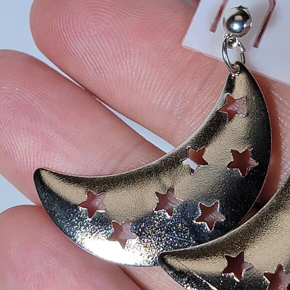 Silver-Tone Moon and Star Earrings – Stylish Celestial Design for Every Look - Picture 6 of 10